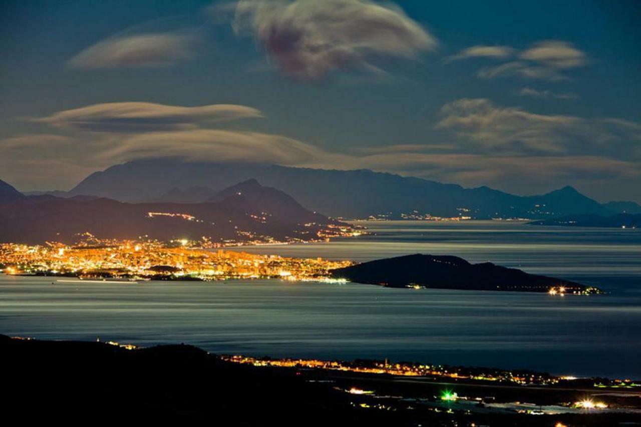 Ani Apartments Kastela Luaran gambar